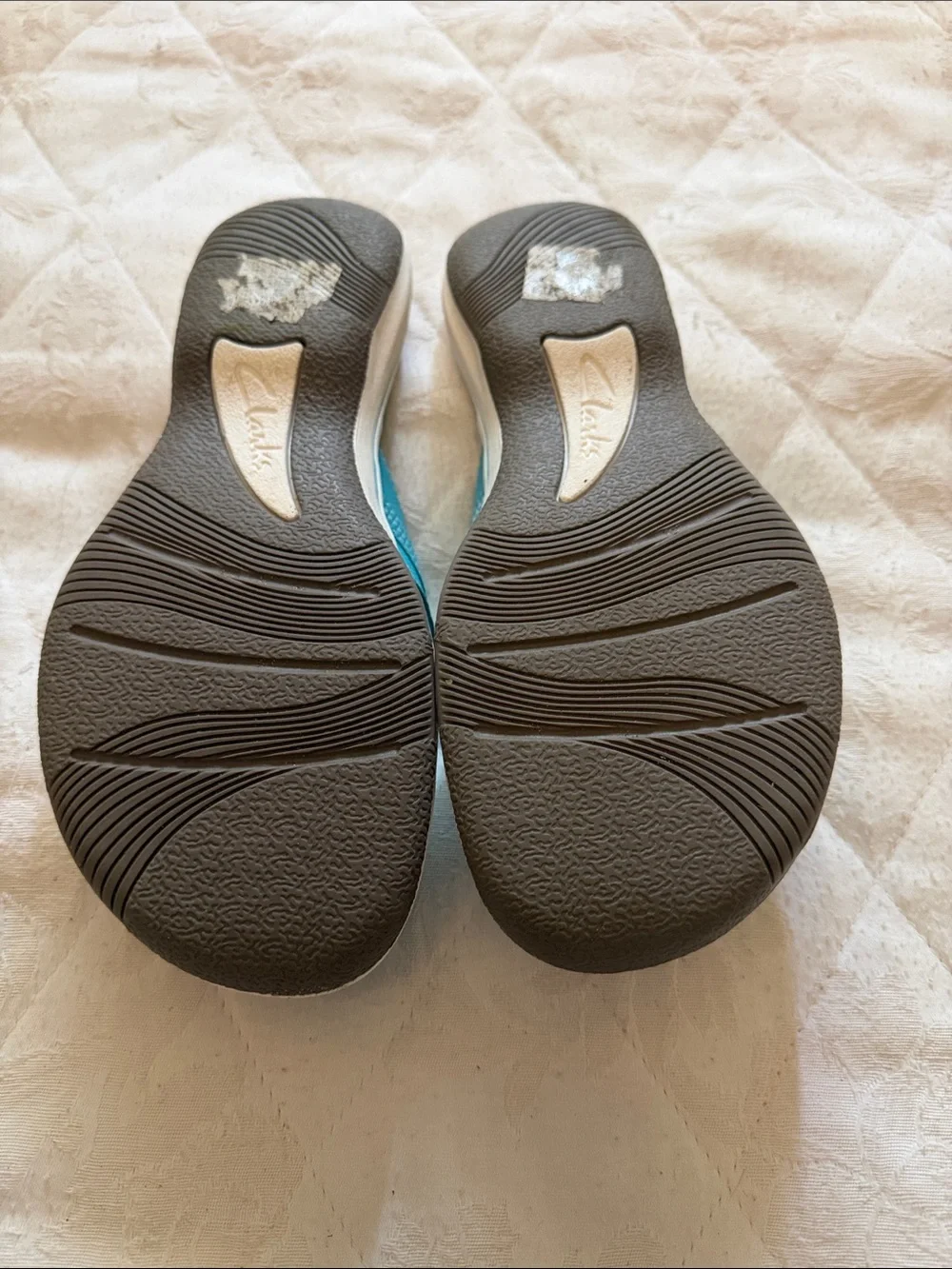 Clarks teal and aqua gradient thong sandals